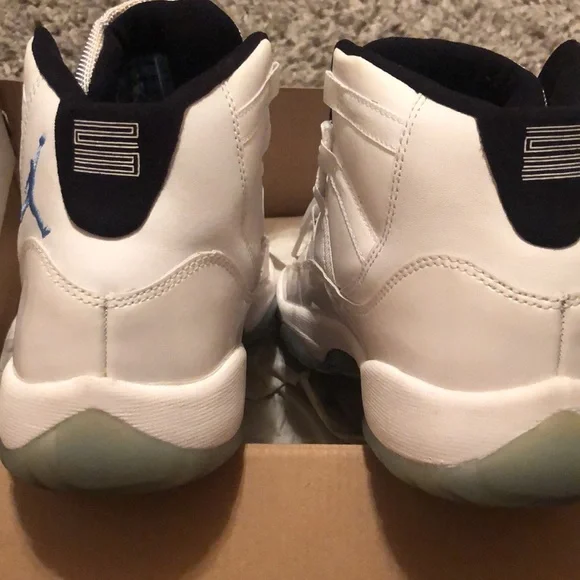 Air Jordan Retro 11 Legend Blue